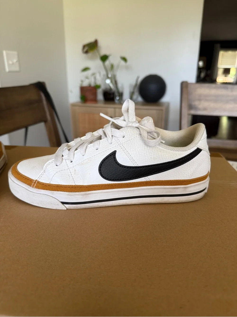 Nike womens court legacy Low-Top Sneakers size 7